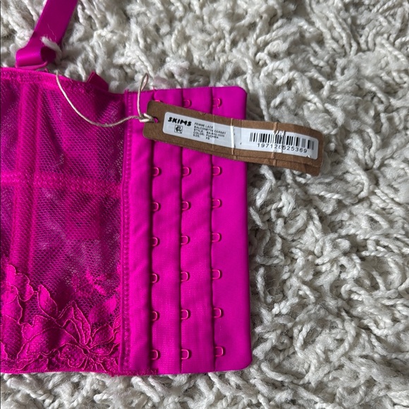 Lace Underwire Bra in Vibrant Pink - Picture 2 of 5